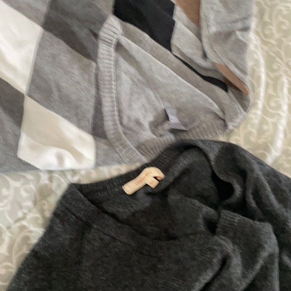 Two nice sweaters - Picture 5 of 5